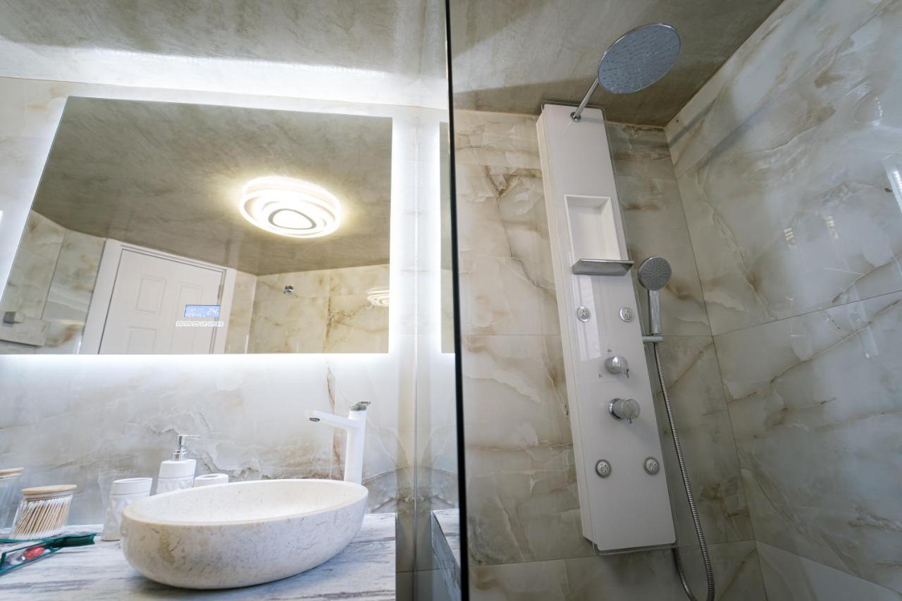 Aura Celestia Apartment Kavala Bagian luar foto